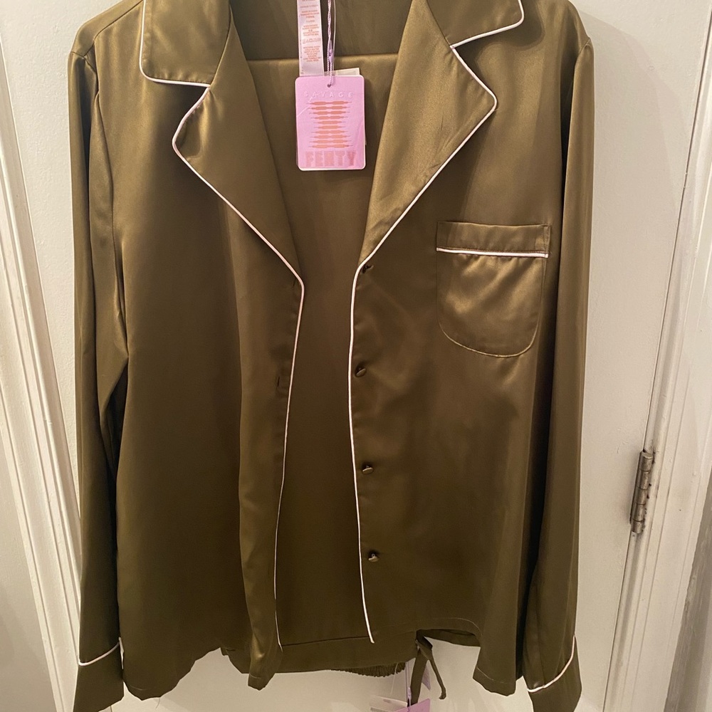 Savage X Fenty pajama set in military green color XL